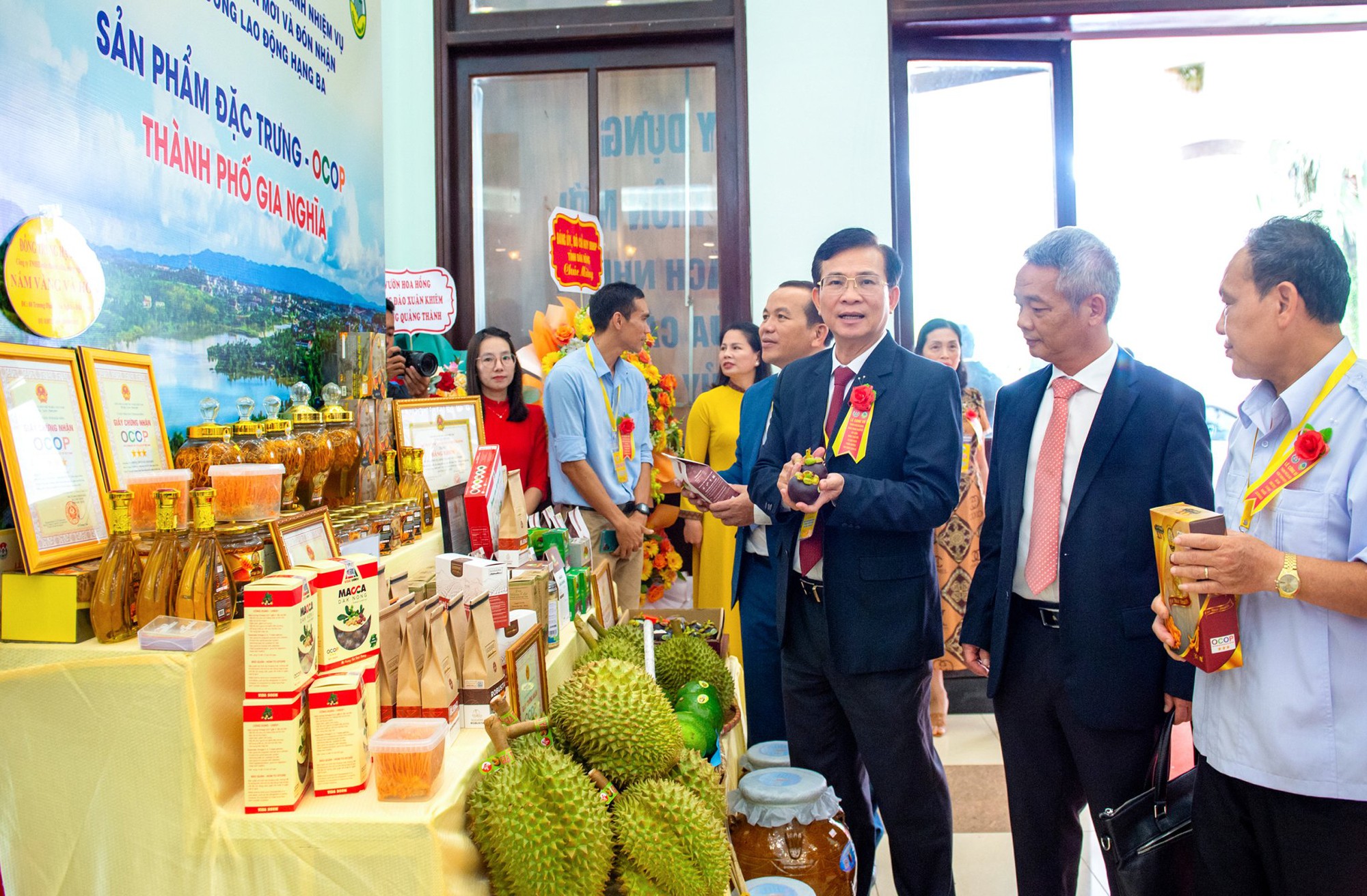 Cần &quot;đòn bẩy&quot; cho nông nghiệp chất lượng cao &quot;cất cánh&quot; - Ảnh 1.