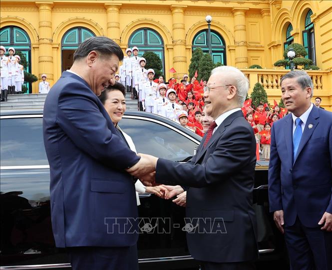Hình ảnh đẹp Phu nhân Tổng Bí thư Nguyễn Phú Trọng đưa Phu nhân Bành Lệ Viên thăm bảo tàng ở Hà Nội - Ảnh 4.