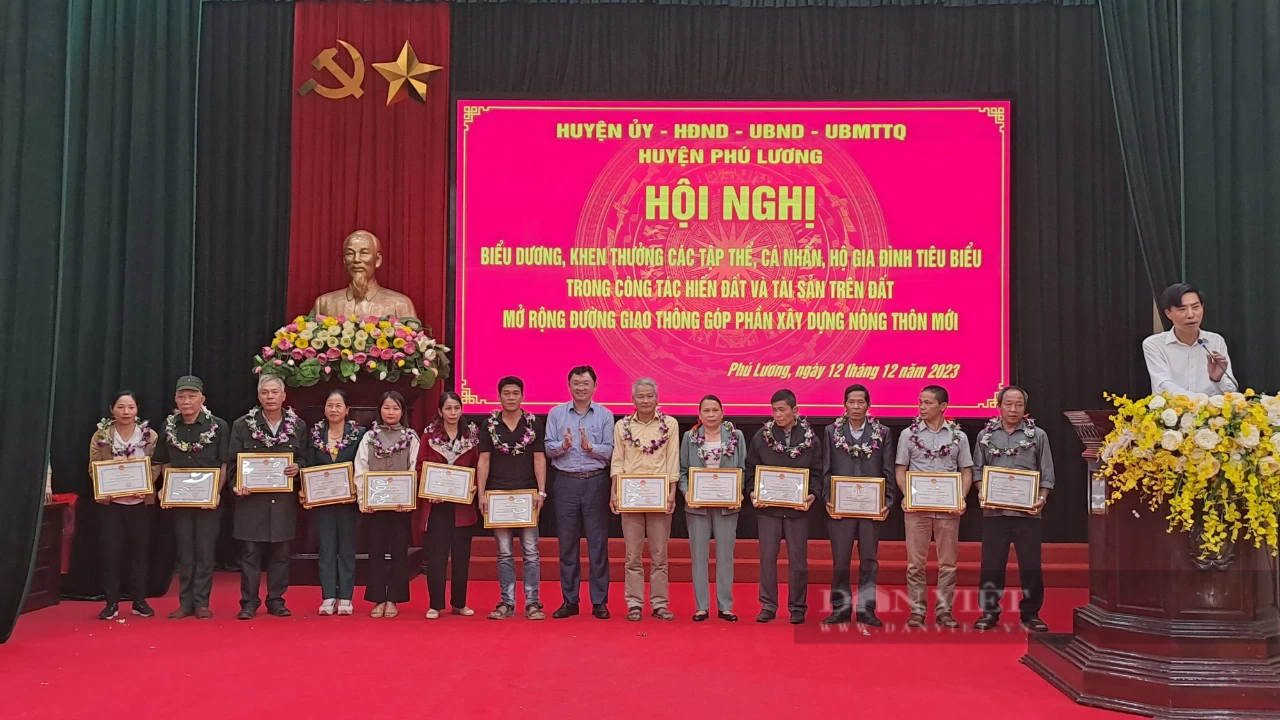Thái Nguyên: 10 tập thể, 79 cá nhân tiêu biểu trong xây dựng NTM nhận giấy khen của Chủ tịch UBND huyện Phú Lương - Ảnh 2.
