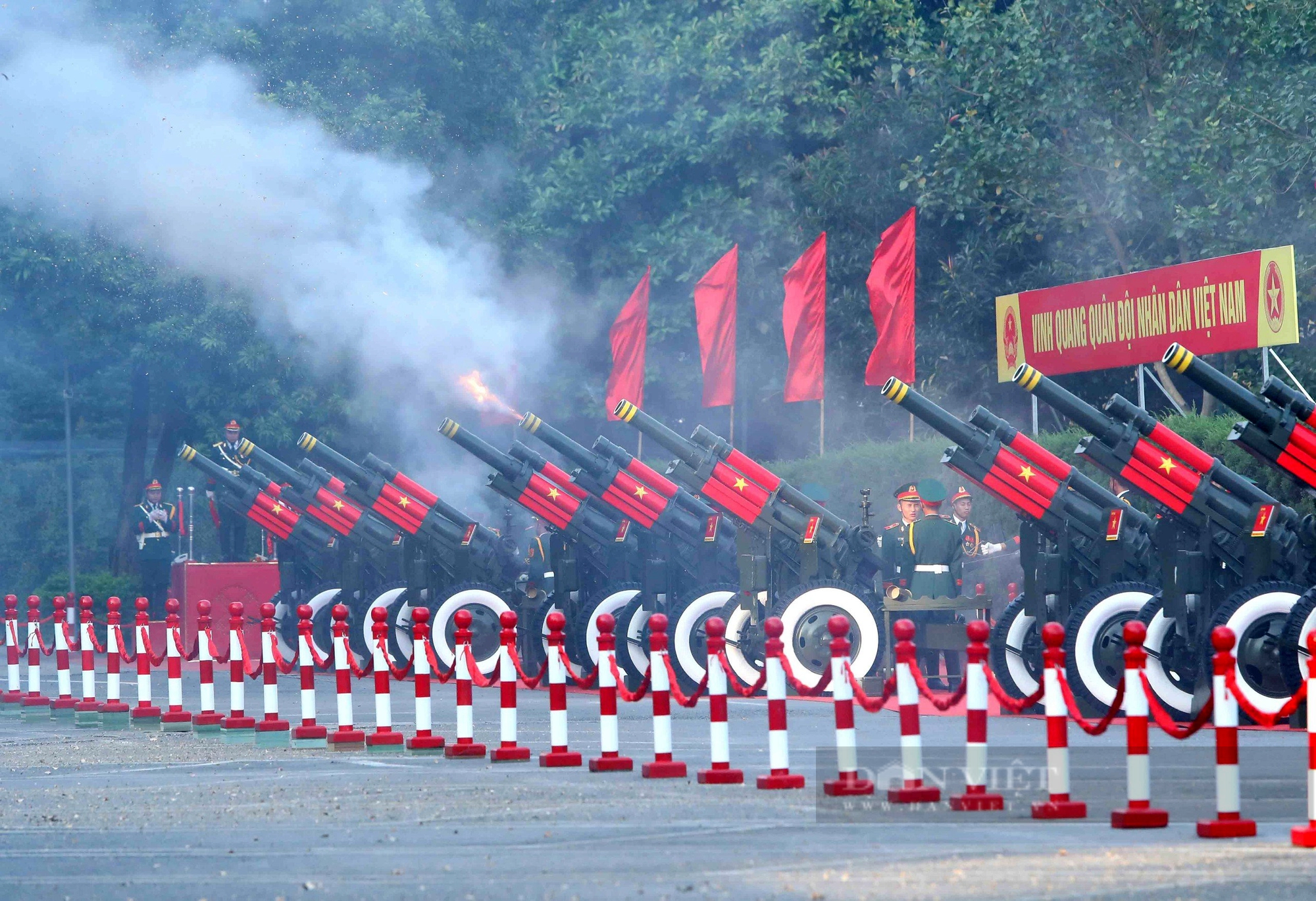 Bắn 21 phát đại bác chào mừng Tổng Bí thư, Chủ tịch Trung Quốc Tập Cận Bình thăm Việt Nam - Ảnh 2.