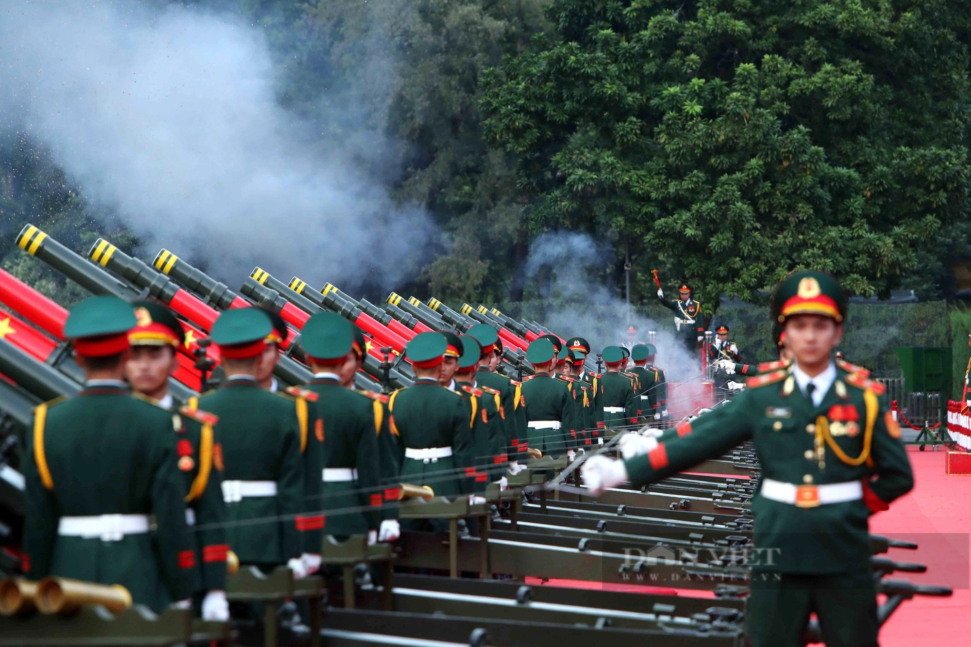 Bắn 21 phát đại bác chào mừng Tổng Bí thư, Chủ tịch Trung Quốc Tập Cận Bình thăm Việt Nam - Ảnh 3.