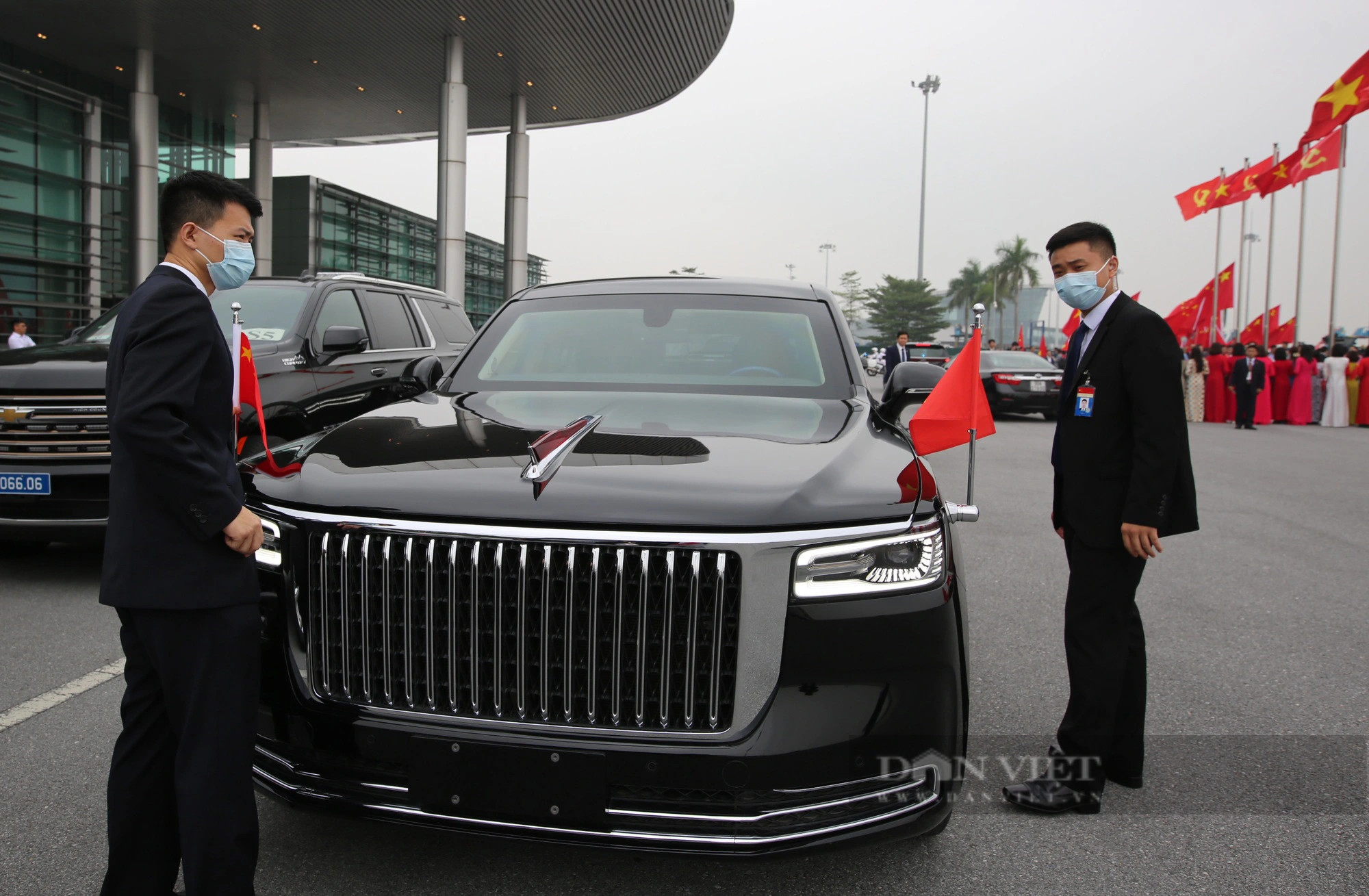Ngắm siêu xe Hồng Kỳ N701 chở Tổng bí thư, Chủ tịch nước Tập Cận Bình trên đường phố Hà Nội - Ảnh 4.