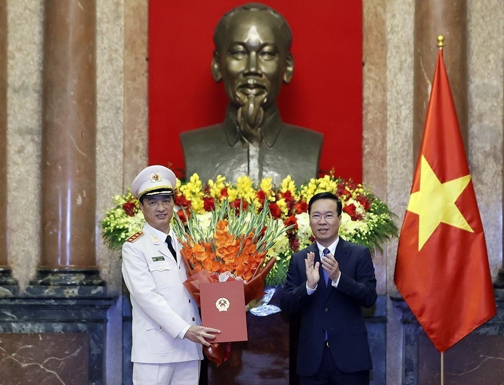 Thứ trưởng Bộ Công an Nguyễn Duy Ngọc được Chủ tịch nước thăng cấp hàm Thượng tướng - Ảnh 1.