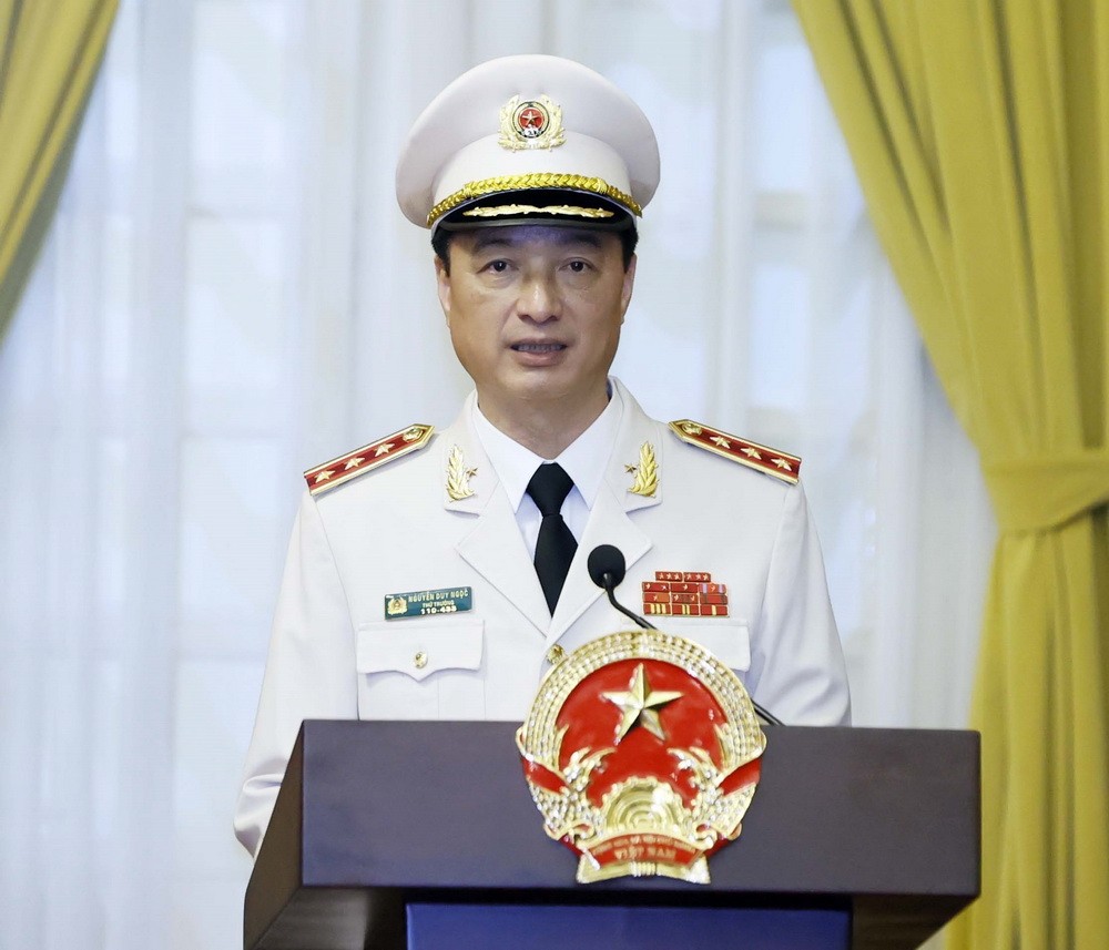 Thứ trưởng Bộ Công an Nguyễn Duy Ngọc được Chủ tịch nước thăng cấp hàm Thượng tướng - Ảnh 2.