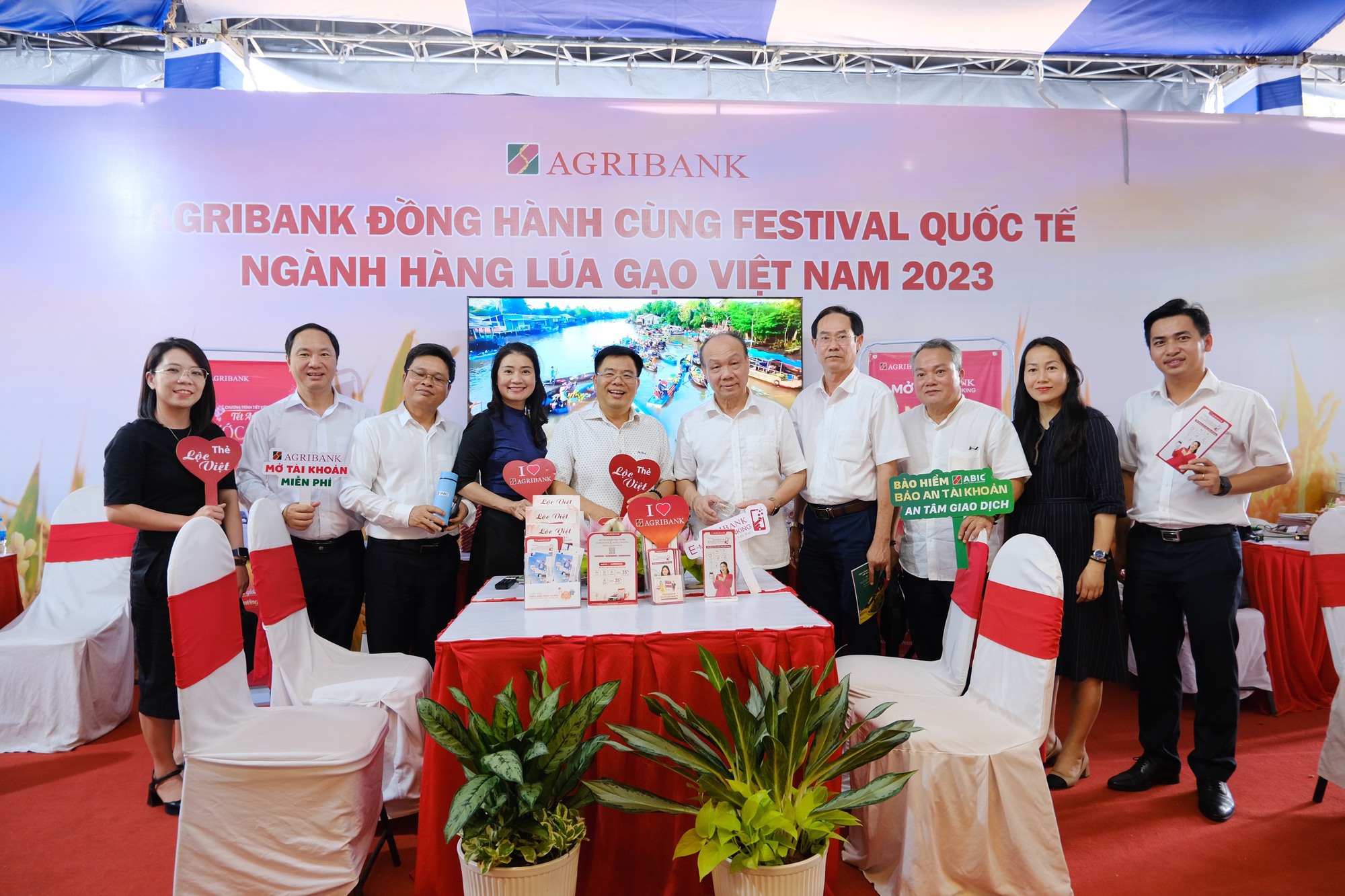 Agribank đồng hành cùng Festival Quốc tế ngành hàng lúa gạo Việt Nam – Hậu Giang 2023 - Ảnh 3.