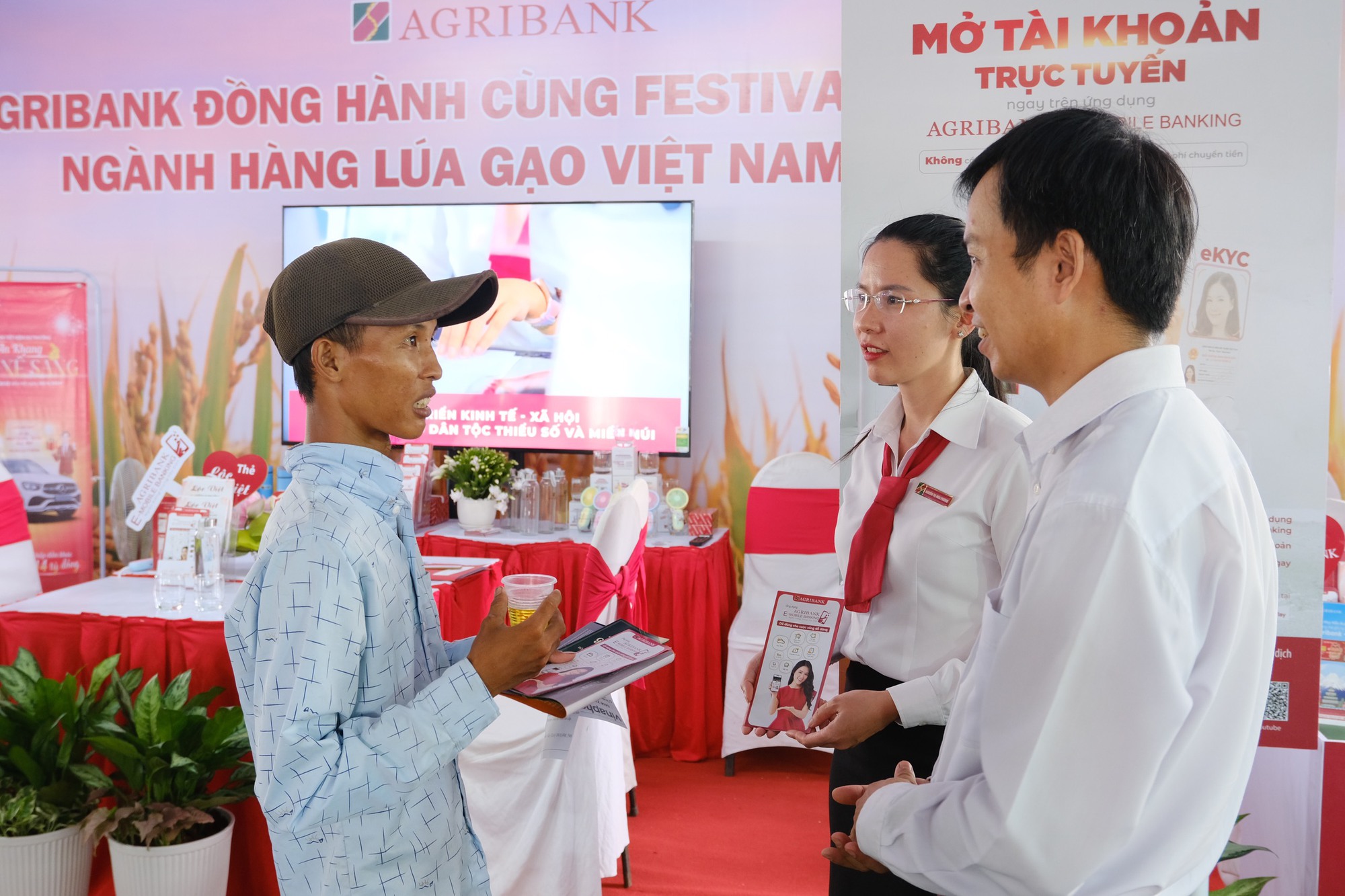Agribank đồng hành cùng Festival Quốc tế ngành hàng lúa gạo Việt Nam – Hậu Giang 2023 - Ảnh 4.
