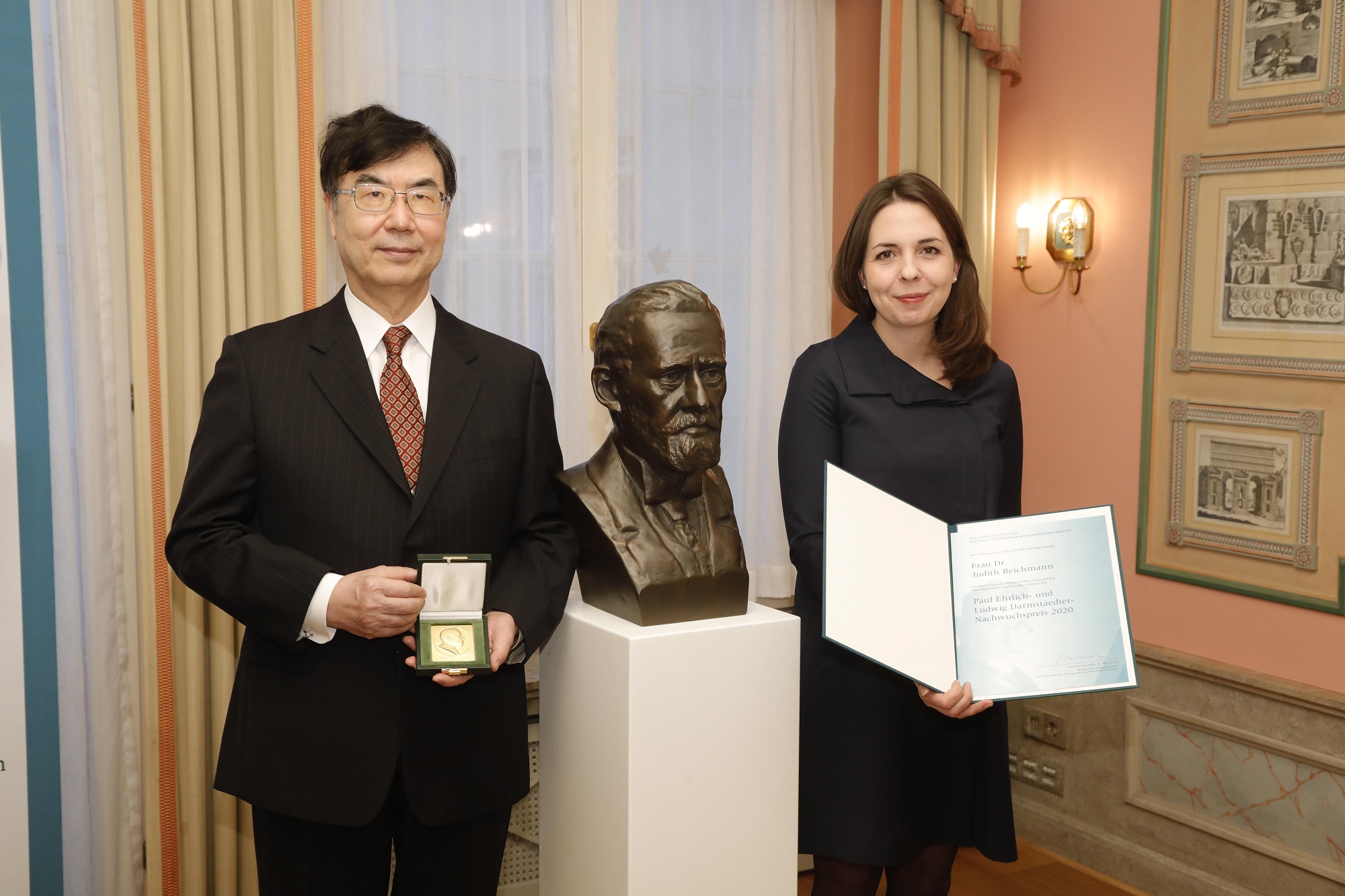 GS. Shimon Sakaguchi trở thành Chủ nhân Giải thưởng Paul Elrich và Ludwig Darmstaedter, giải thưởng mang tên nhà miễn dịch học vĩ đại người Đức Paul Elrich (1854-1915) (Ảnh: IFReC, Đại học Osaka).