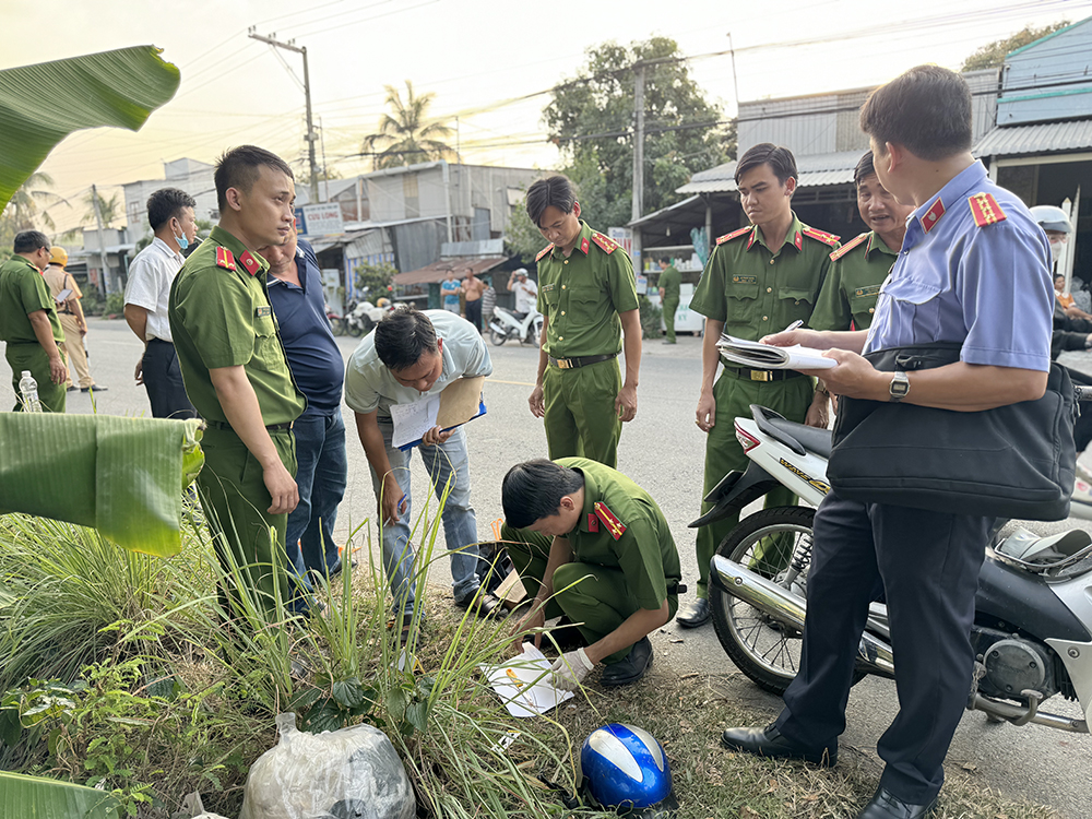 Đâm chết vợ ngay trên đường vì ghen tuông - Ảnh 1.