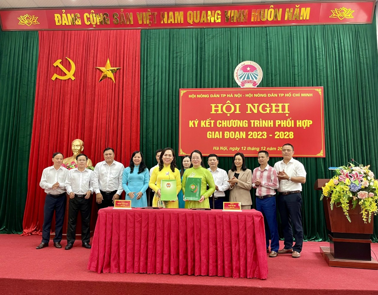 Hội Nông dân TP Hà Nội ký kết hợp tác với Hội Nông dân TP Hồ Chí Minh - Ảnh 1.