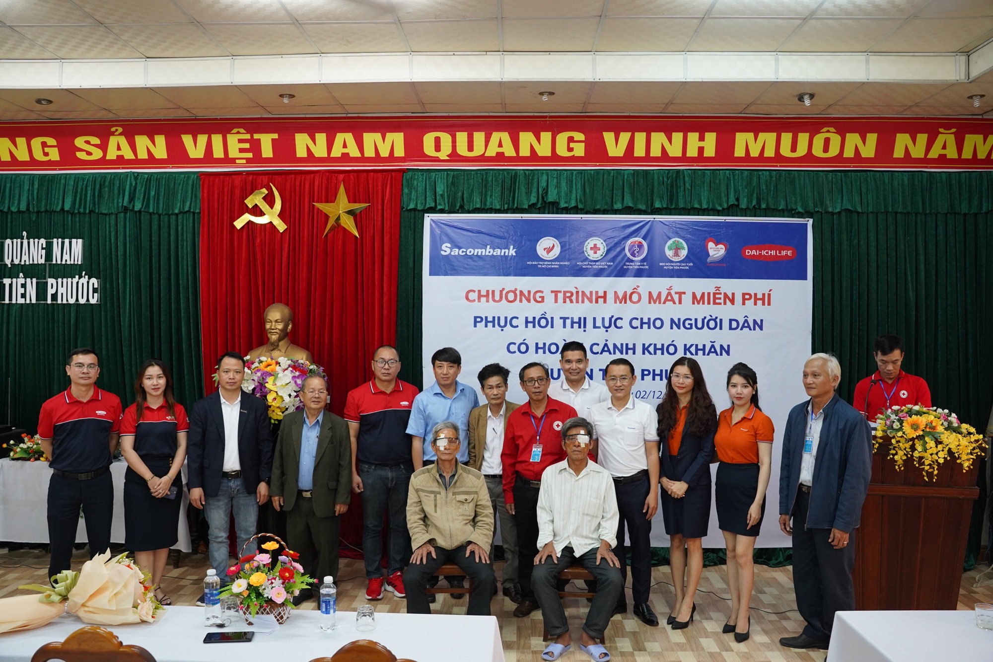 SACOMBANK và DAI-ICHI LIFE Việt Nam tiếp tục đồng hành với bệnh nhân nghèo - Ảnh 3.