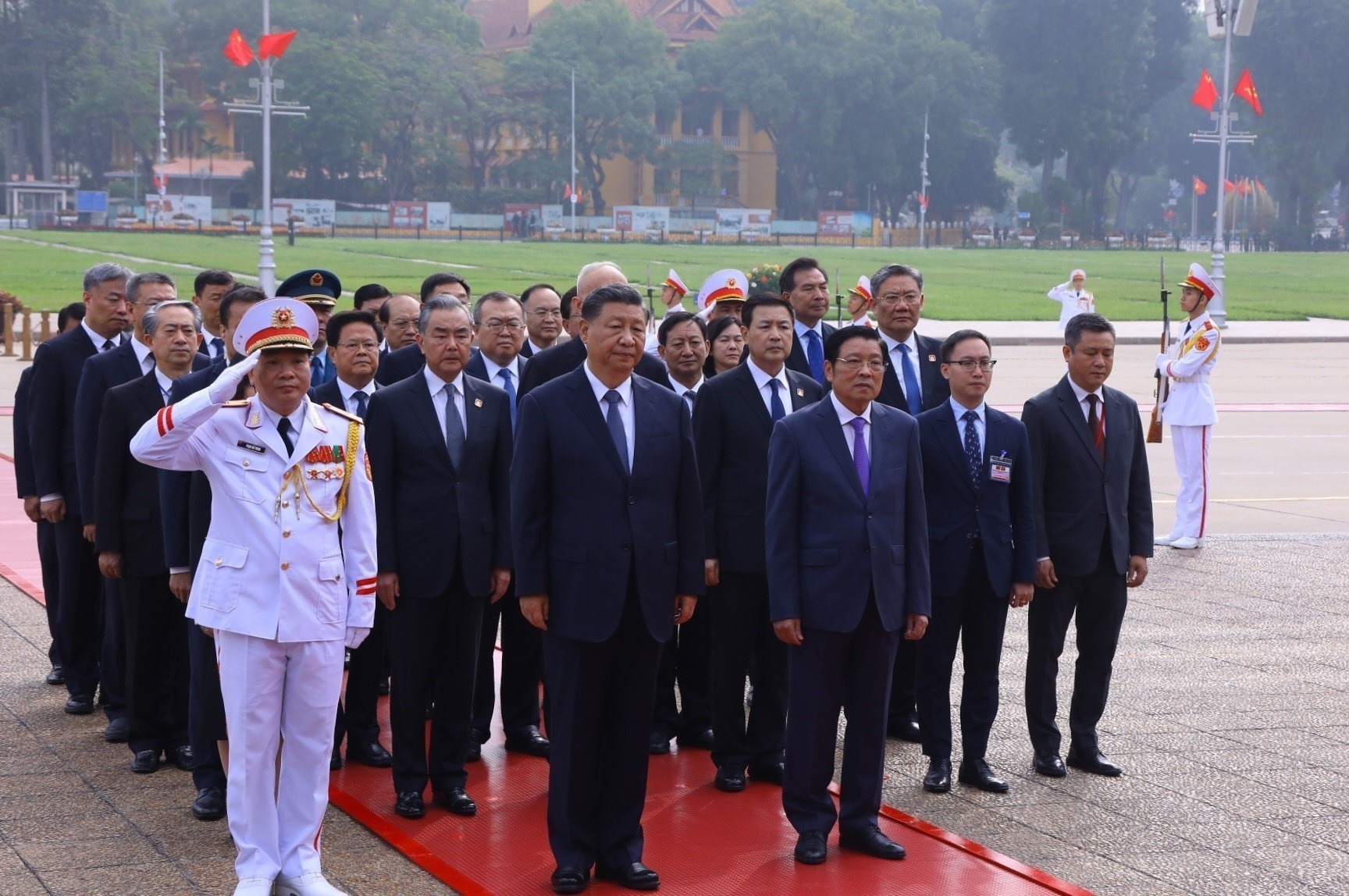 Tổng bí thư, Chủ tịch nước Tập Cận Bình vào Lăng viếng Chủ tịch Hồ Chí Minh - Ảnh 5.
