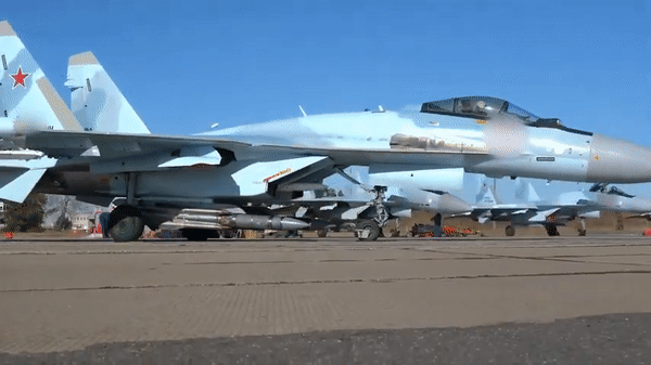 Nga nói phi công Ukraine tránh đối đầu tiêm kích Su-35 vì lý do này - Ảnh 16.