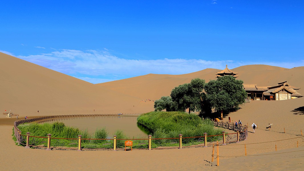 Bí ẩn hồ nước trên sa mạc không bao giờ cạn suốt 2.000 năm - Ảnh 4.