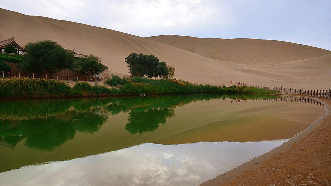Bí ẩn hồ nước trên sa mạc không bao giờ cạn suốt 2.000 năm - Ảnh 7.