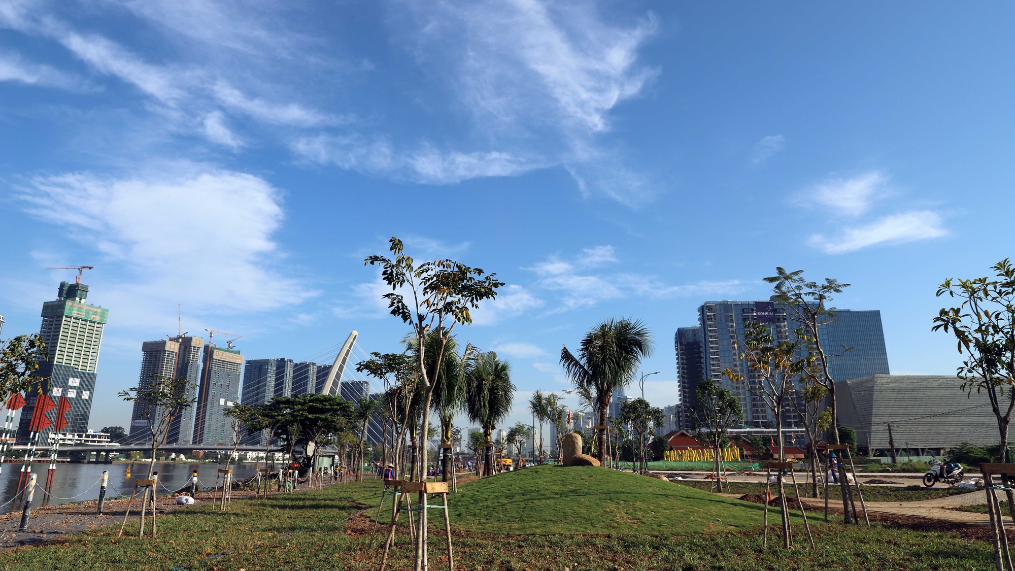 Công viên bờ Đông sông Sài Gòn bắt đầu mở cửa trong tuần sau - Ảnh 2.