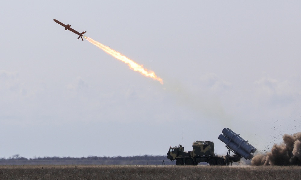 S-400 Nga tấn công Ukraine, hệ thống Patriot của Mỹ khai hỏa đánh chặn, kết quả bất ngờ - Ảnh 1.