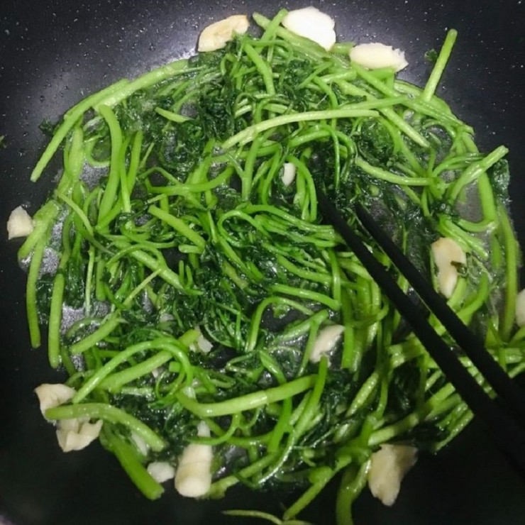 Loại rau tốt cho sức khỏe nhất thế giới, Việt Nam trồng bạt ngàn nhưng ăn cần tránh 3 thứ - Ảnh 2.