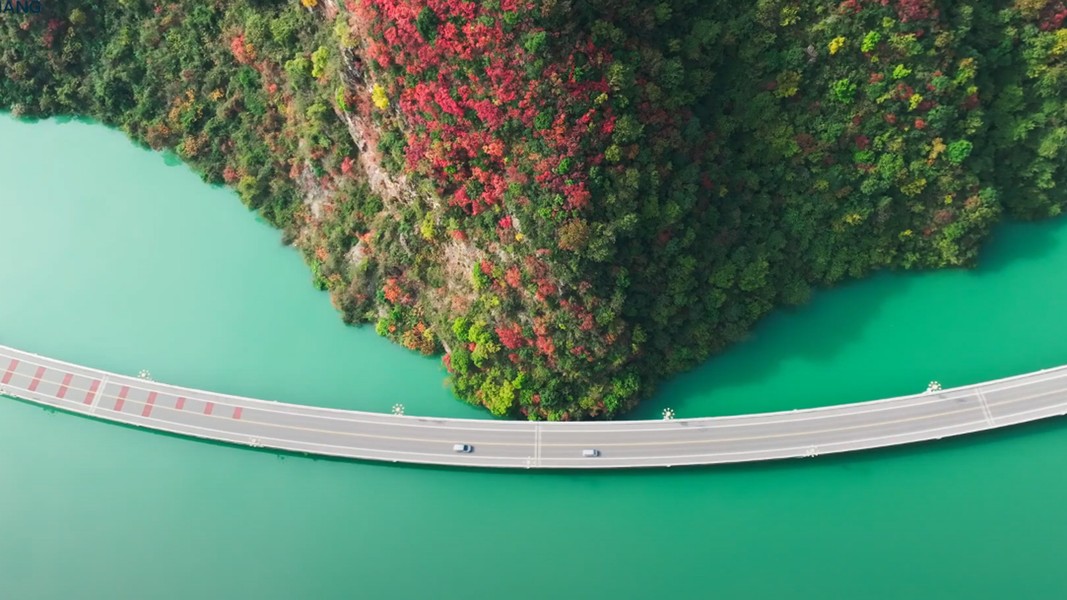 Cao tốc đi giữa lòng sông, đẹp như tranh vẽ và tiết kiệm hơn cao tốc mặt đất ở Trung Quốc - Ảnh 6.