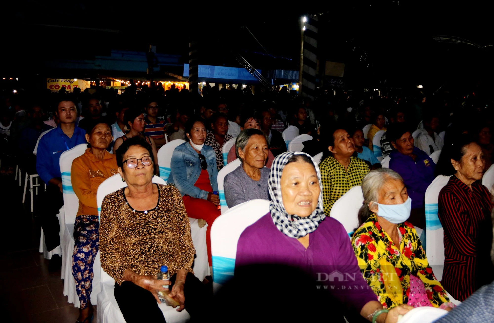 Công ty nhiệt điện Duyên Hải trao 400 phần quà, học bổng cho gia đình chính sách và HS,SV hiếu học - Ảnh 8.