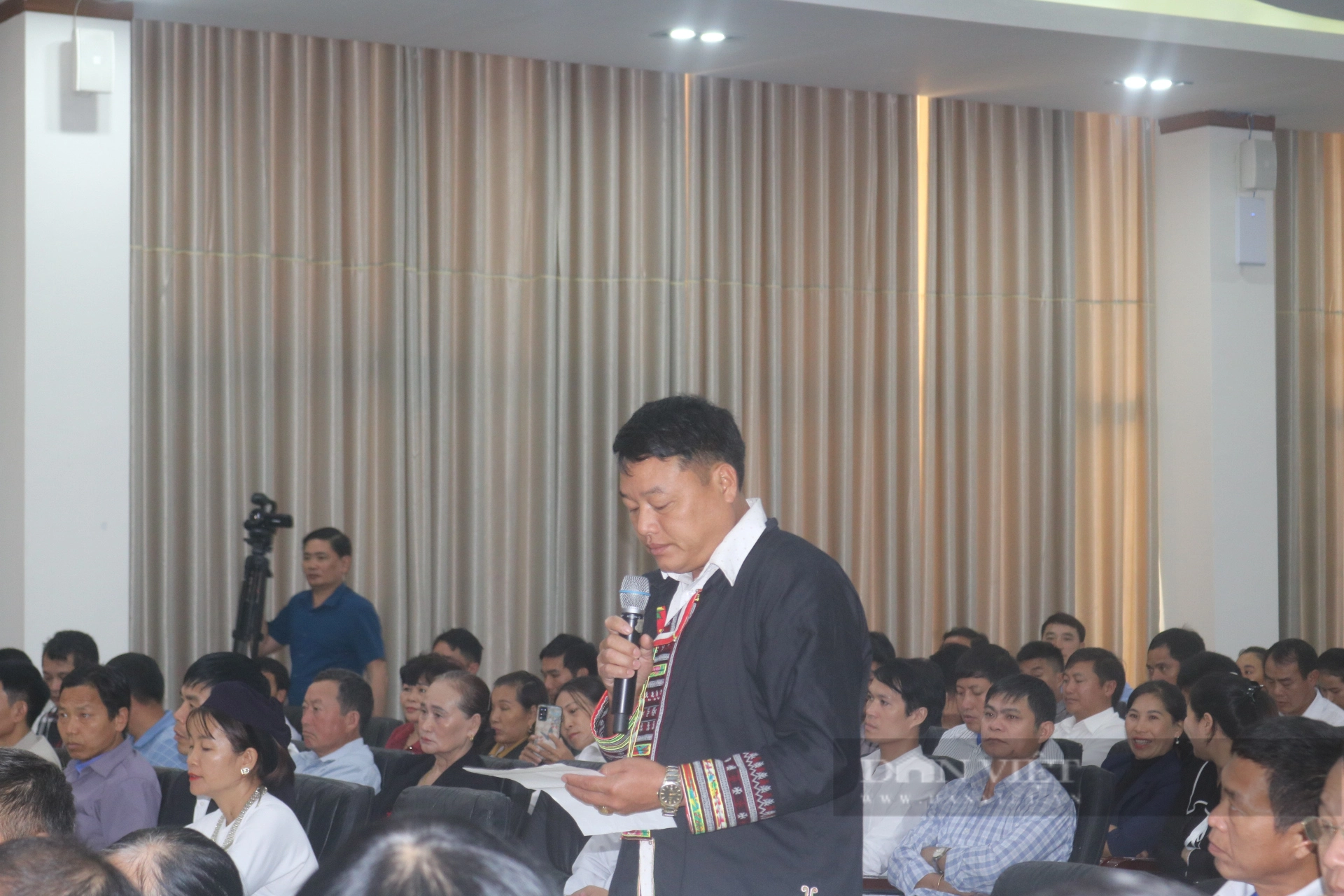Nhiều ý kiến được tháo gỡ tại Hội nghị đối thoại trực tiếp giữa Thường trực UBND tỉnh Lào Cai với nông dân - Ảnh 2.