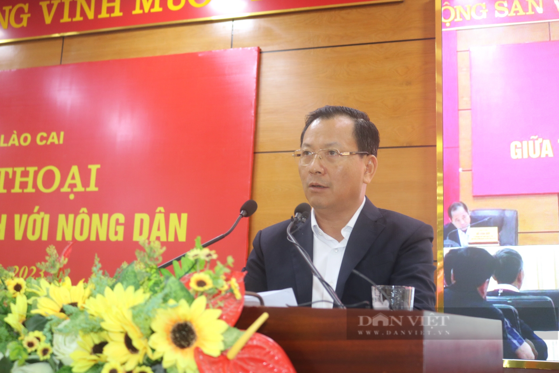 Nhiều ý kiến được tháo gỡ tại Hội nghị đối thoại trực tiếp giữa Thường trực UBND tỉnh Lào Cai với nông dân - Ảnh 9.