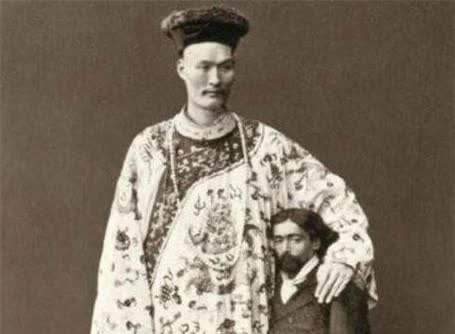 Hai kỳ nhân thời cổ đại Trung Quốc: Một người cao hơn 3 mét, một người sống thọ hơn 400 tuổi - Ảnh 1.