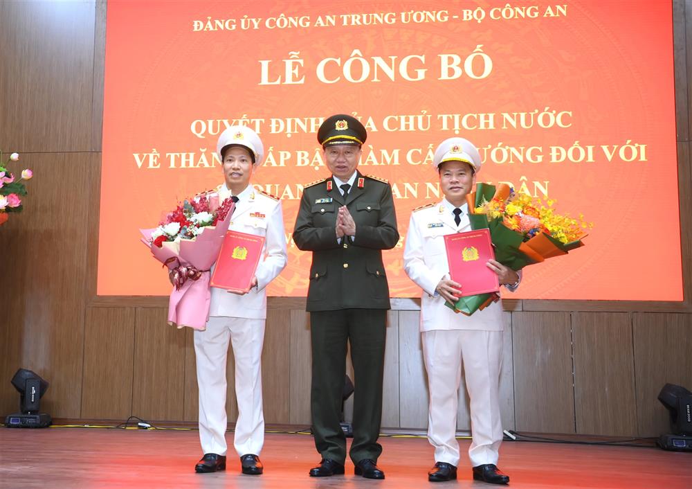 Hai Thứ trưởng Bộ Công an được thăng quân hàm Trung tướng - Ảnh 1.