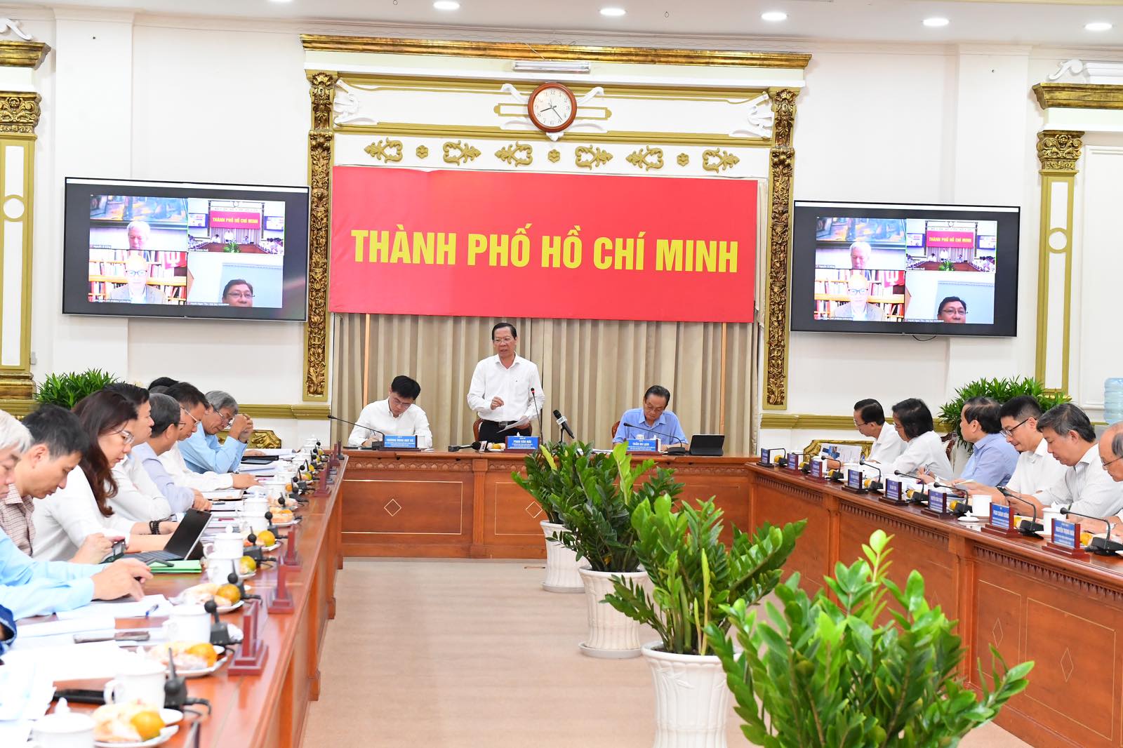 Chủ tịch TP.HCM Phan Văn Mãi: Đường sắt đô thị, cảng Cần Giờ là những mục tiêu lớn trong năm 2024 - Ảnh 1.