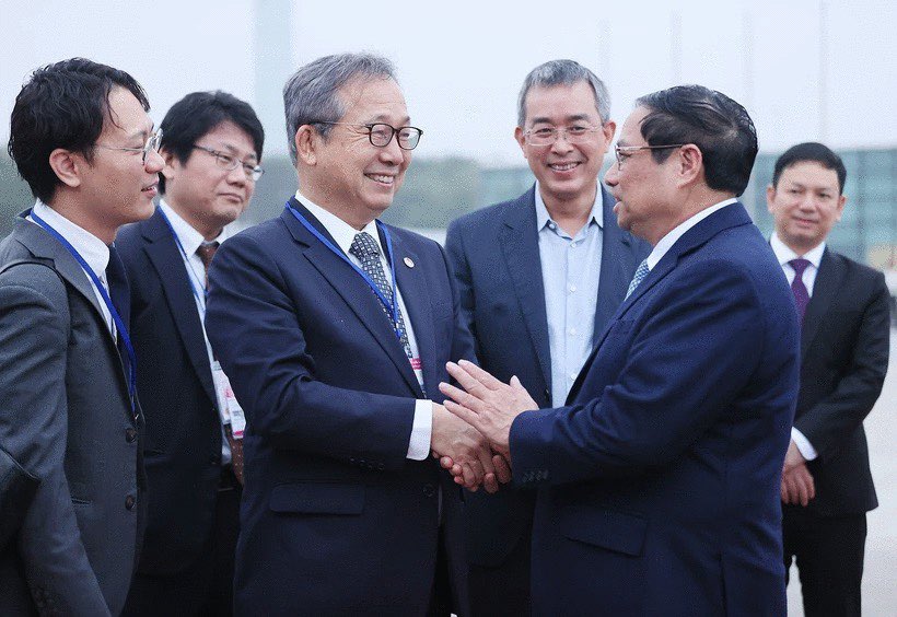 Thủ tướng lên đường dự Hội nghị Cấp cao kỷ niệm 50 năm quan hệ ASEAN-Nhật Bản
 - Ảnh 1.
