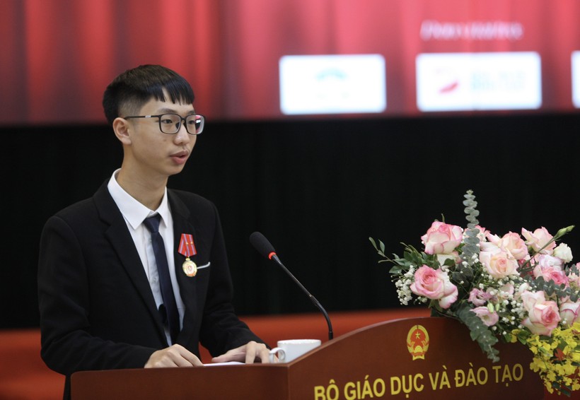 Tuyên dương học sinh đoạt giải Olympic quốc tế, Bộ GDĐT cho biết: &quot;Tạo vị trí việc làm xứng đáng&quot; - Ảnh 1.