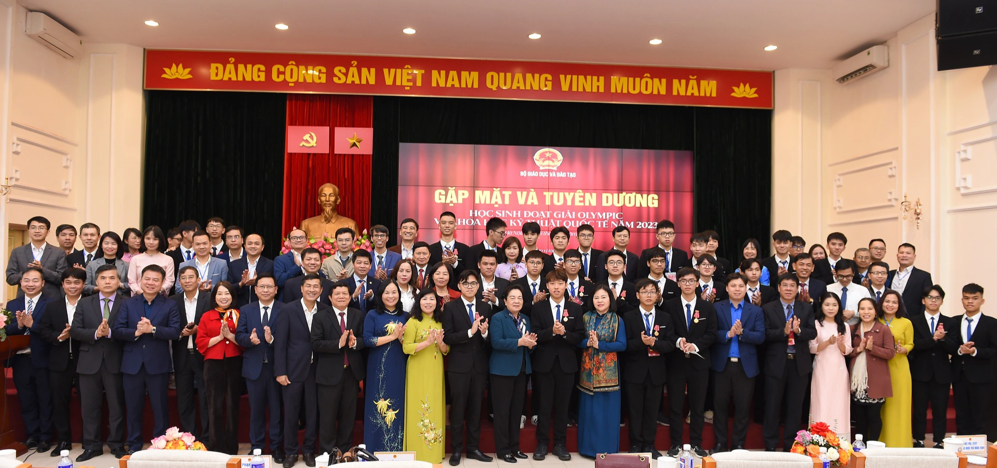 Tuyên dương học sinh đoạt giải Olympic quốc tế, Bộ GDĐT cho biết: &quot;Tạo vị trí việc làm xứng đáng&quot; - Ảnh 3.