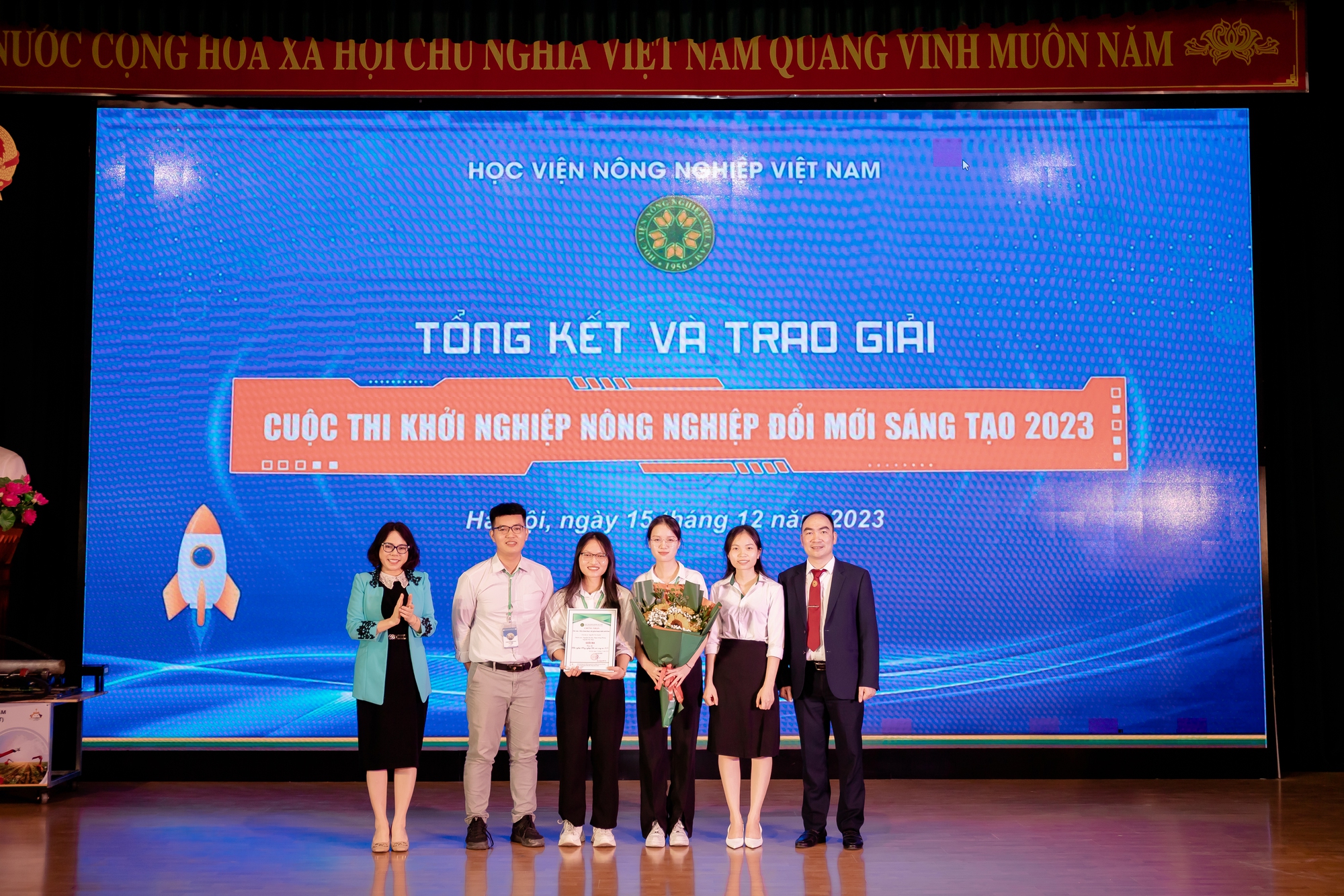 Chế tạo máy hàn tự động, sinh viên Học viện Nông nghiệp Việt Nam giành giải Nhất cuộc thi khởi nghiệp - Ảnh 4.