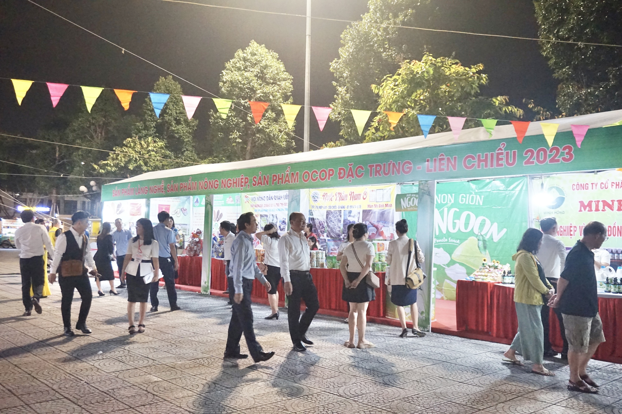 Đà Nẵng: Hàng chục gian hàng tham gia quảng bá sản phẩm OCOP, sinh vật cảnh quận Liên Chiểu năm 2023 - Ảnh 9.