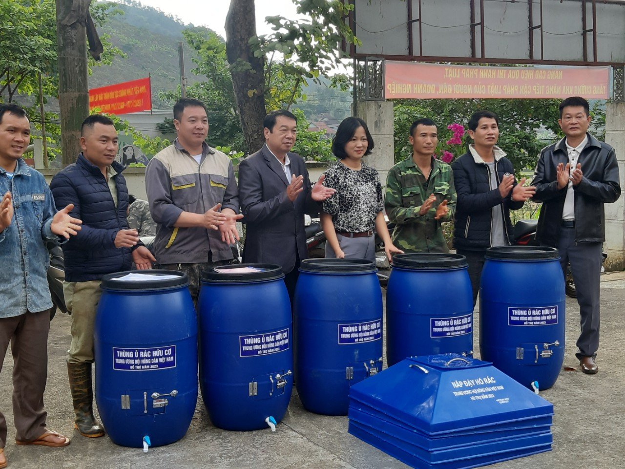 T.Ư Hội NDVN hỗ trợ 600 nông dân Sơn La tham gia mô hình xử lý rác thải sinh hoạt hữu cơ thành phân bón - Ảnh 1.