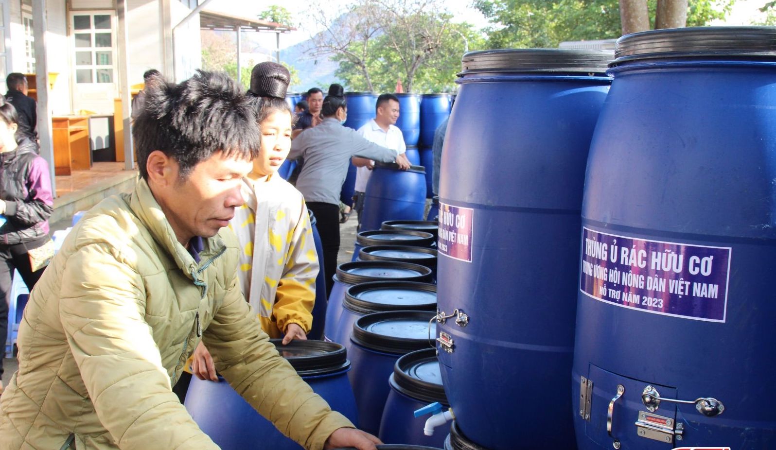 T.Ư Hội NDVN hỗ trợ 600 nông dân Sơn La tham gia mô hình xử lý rác thải sinh hoạt hữu cơ thành phân bón - Ảnh 2.