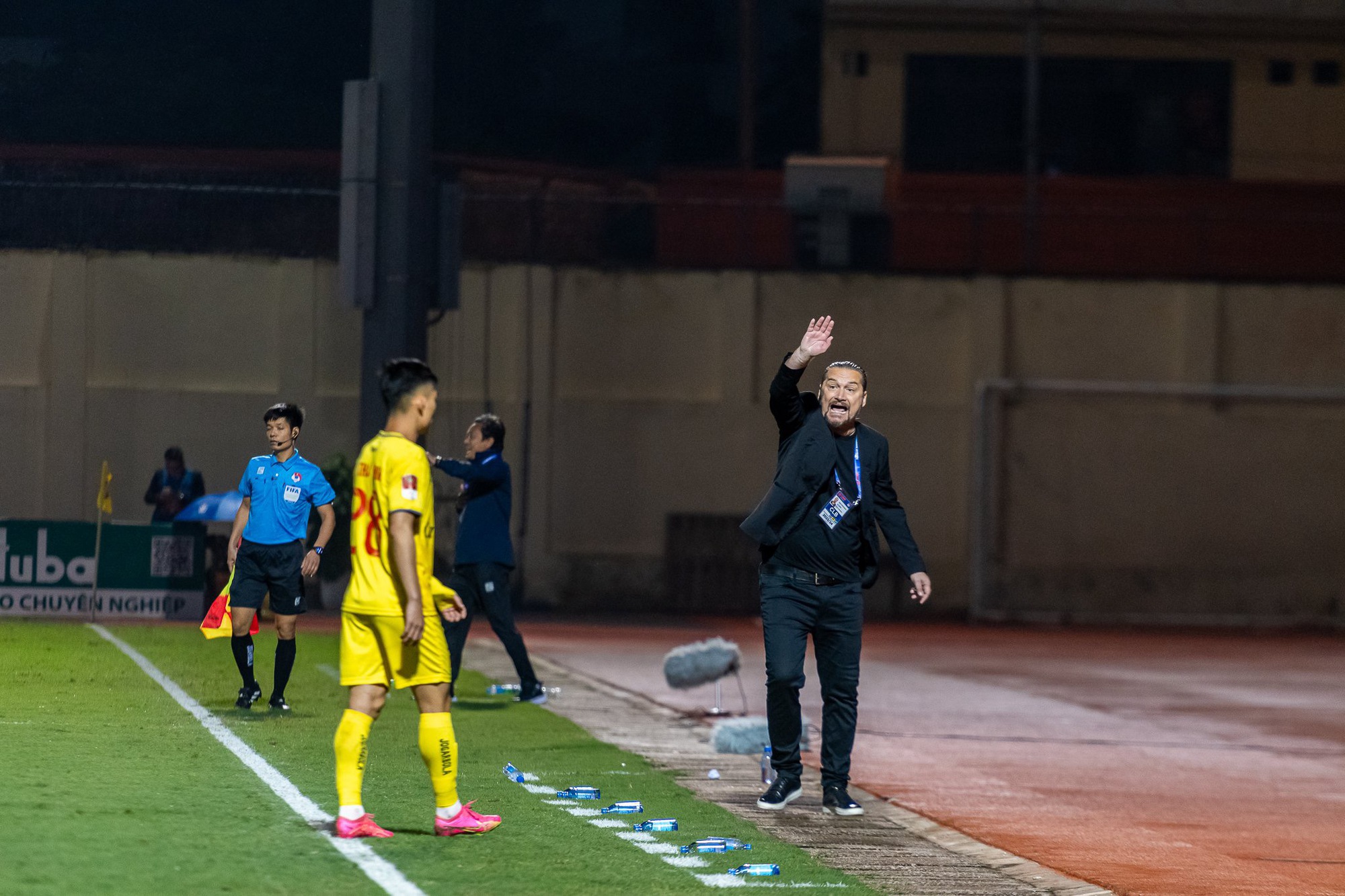 Đông Á Thanh Hoá chia điểm trên sân nhà với TP Hồ Chí Minh trong trận đấu thiếu người - Ảnh 5.