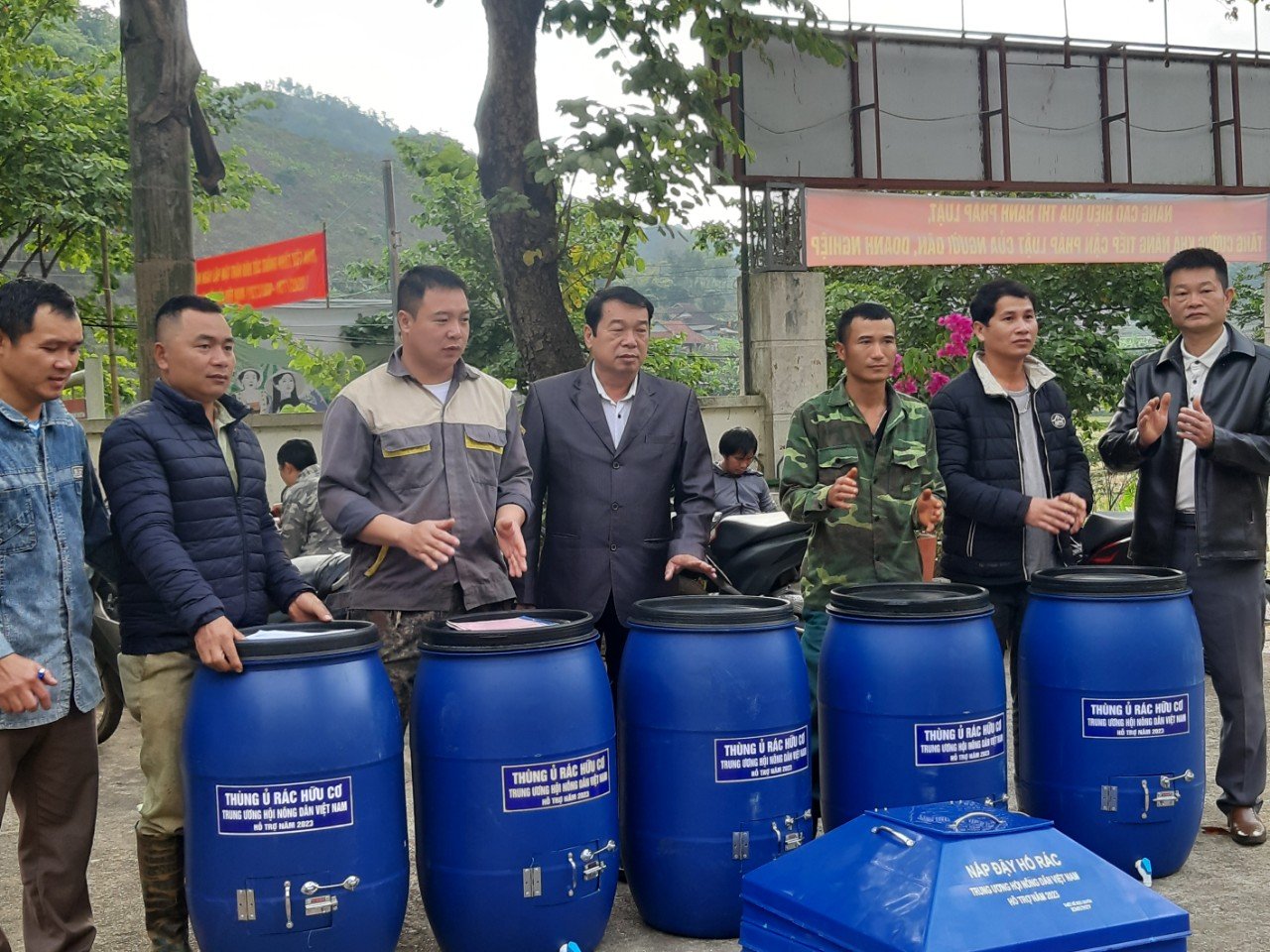 T.Ư Hội NDVN hỗ trợ 600 nông dân Sơn La tham gia mô hình xử lý rác thải sinh hoạt hữu cơ thành phân bón - Ảnh 4.