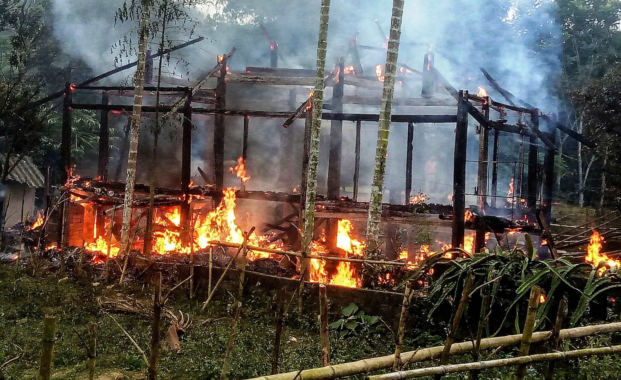 Cháy nhà tại Thanh Hóa – Bi kịch gõ cửa: Gia đình mất tất cả, chỉ còn lại đống tro tàn - Ảnh 1.