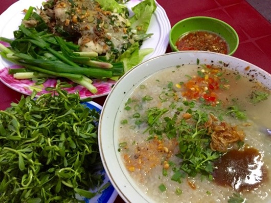 Loại cá đồng chắc nịch, giàu protein, ở Tiền Giang đem nấu cháo ăn kèm rau đắng, khách khen &quot;đỉnh của chóp&quot; - Ảnh 1.