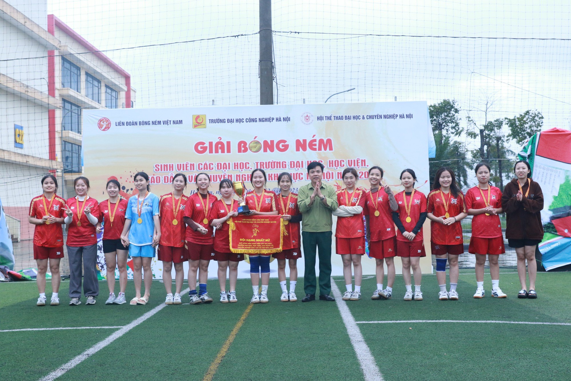Đại học TDTT Bắc Ninh, ĐH Thương Mại vô địch giải Bóng ném các trường ĐH, HV, CĐ và Chuyên nghiệp khu vực Hà Nội - Ảnh 4.