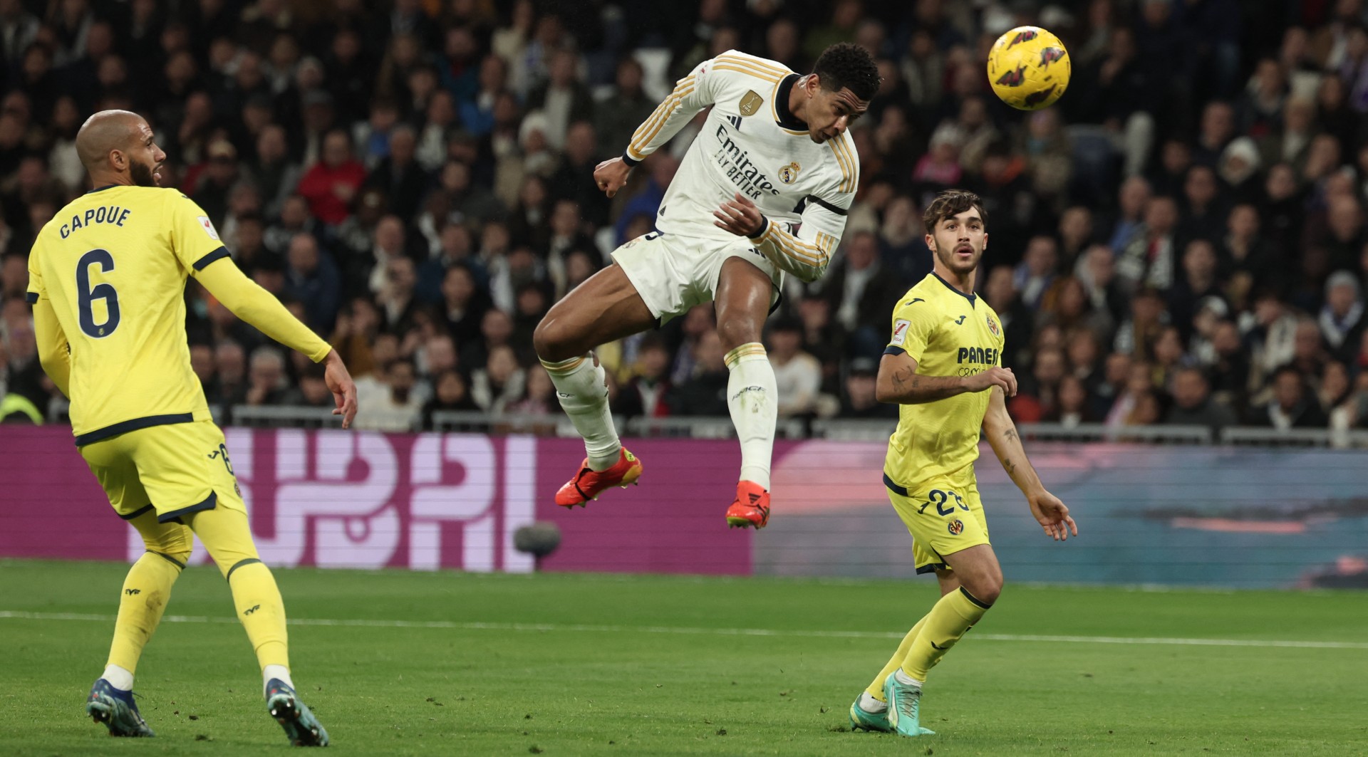 Nâng mach bất bại lên 11 trận, Real Madrid tạm chiếm ngôi đầu La Liga - Ảnh 1.