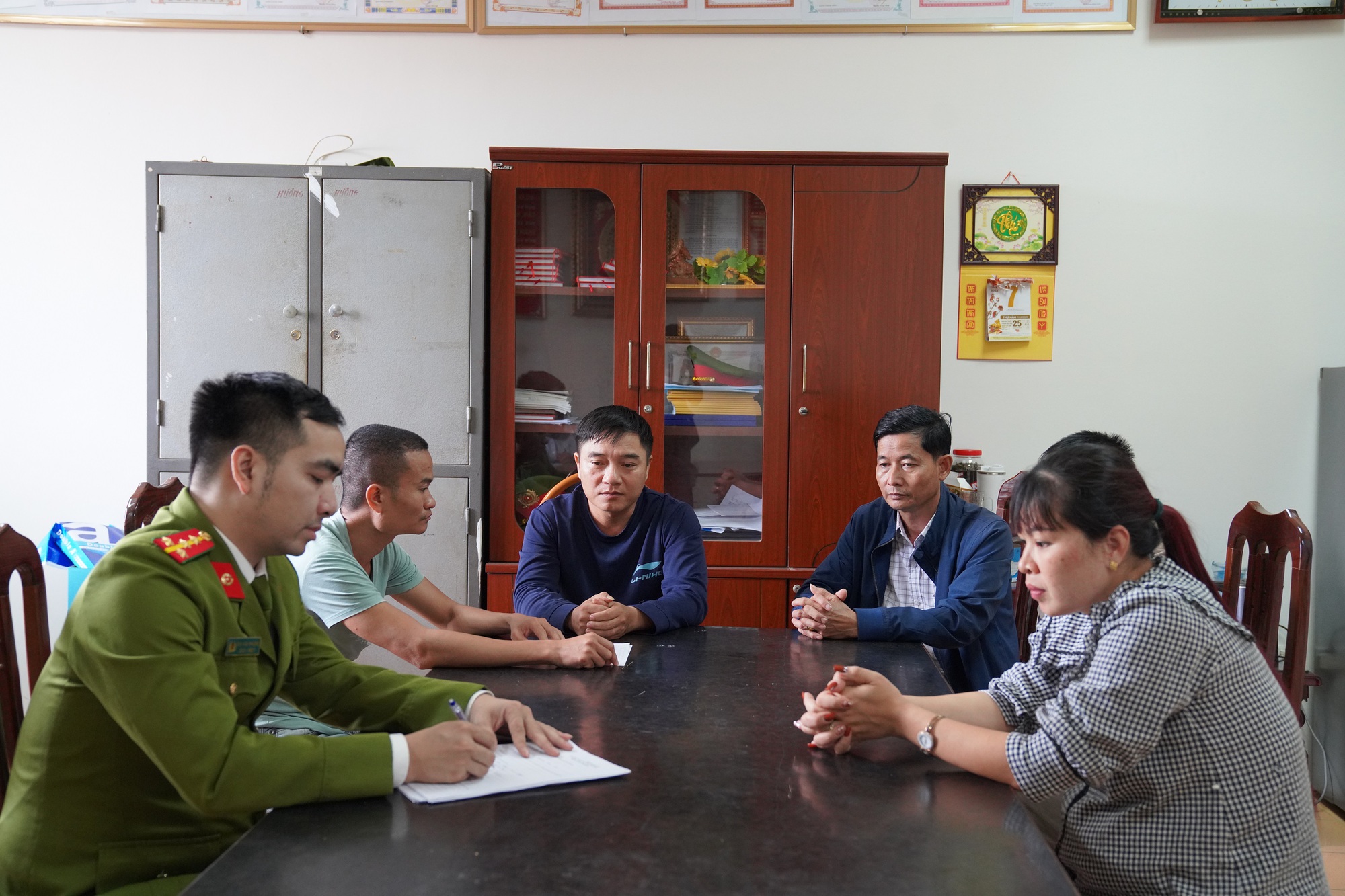 Hòa Bình: Phá chuyên án, bắt trùm lô đề hoạt động liên tỉnh tại huyện Lạc Thủy - Ảnh 1.