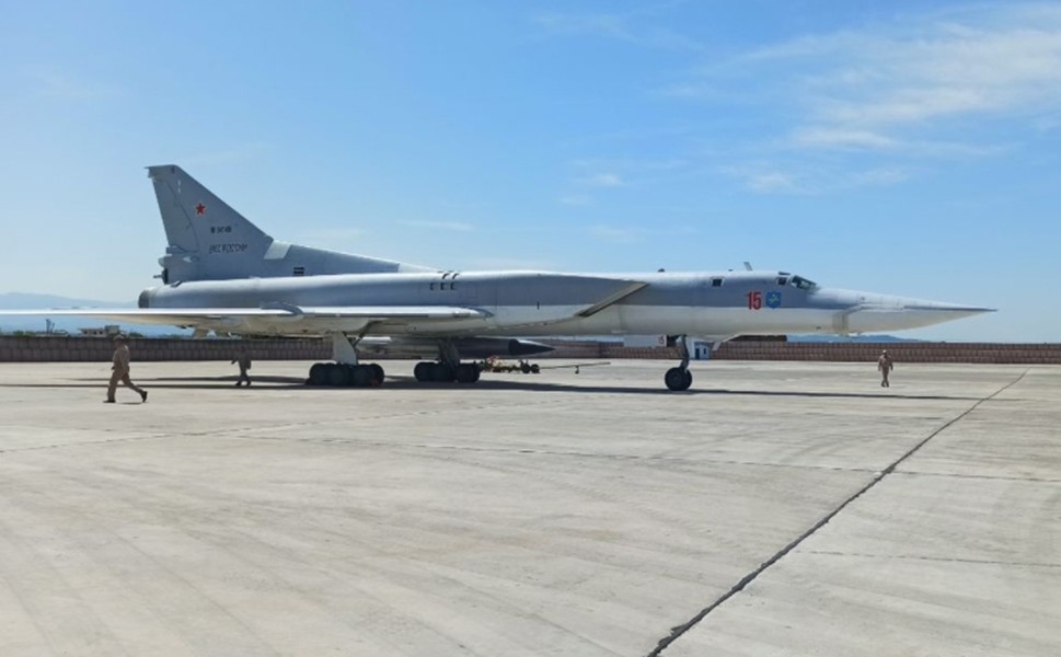 Oanh tạc cơ Tu-22M3 Nga thực hiện màn biểu dương lực lượng chưa từng có - Ảnh 14.