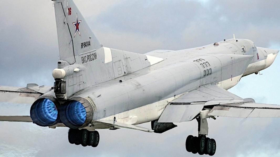 Oanh tạc cơ Tu-22M3 Nga thực hiện màn biểu dương lực lượng chưa từng có - Ảnh 2.
