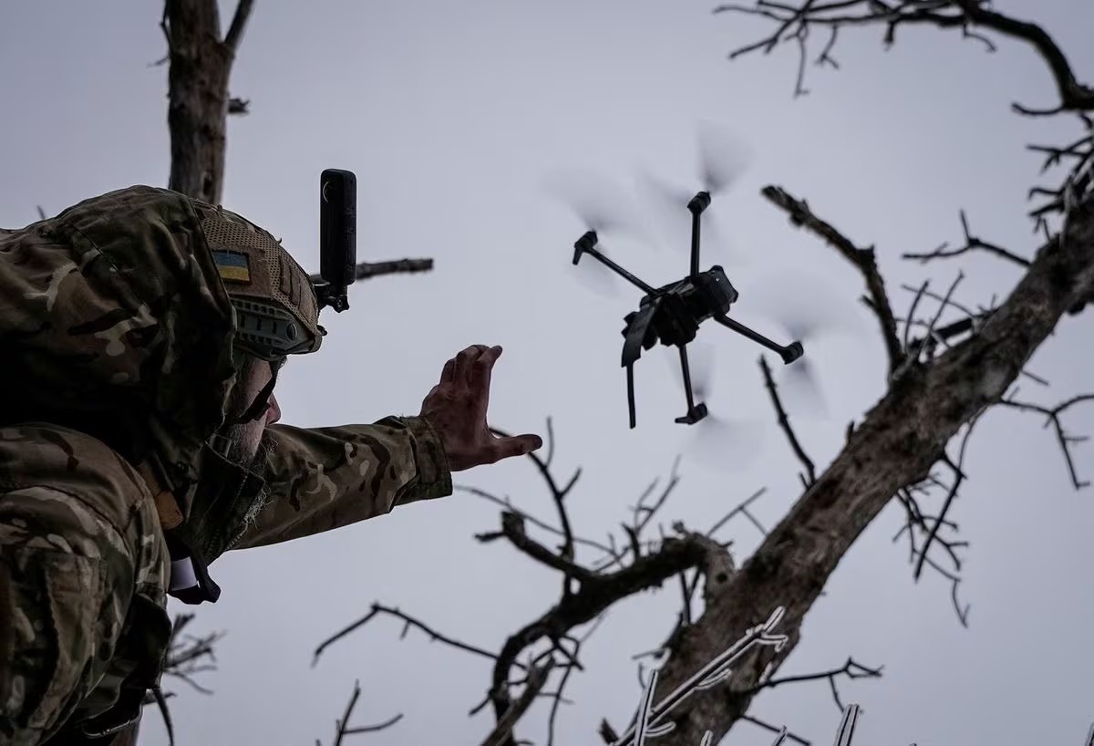 Ảnh thế giới 7 ngày qua: Ông Joe Biden và Zelensky hội đàm, binh sĩ Ukraine điều khiển UAV cảm tử - Ảnh 4.