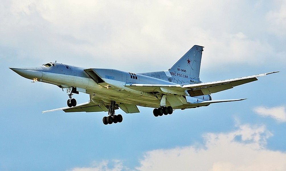 Oanh tạc cơ Tu-22M3 Nga thực hiện màn biểu dương lực lượng chưa từng có - Ảnh 5.