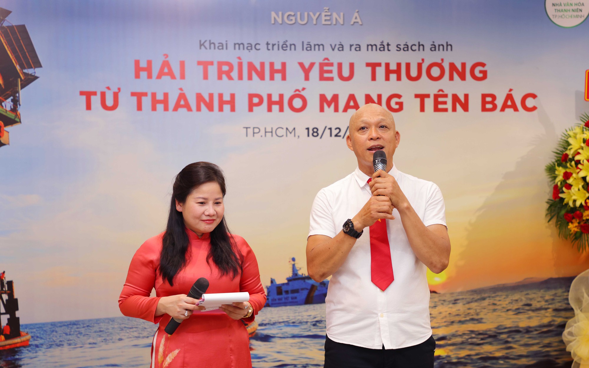 Nhiếp ảnh gia Nguyễn Á ra mắt sách ảnh “Hải trình yêu thương từ thành phố mang tên Bác”