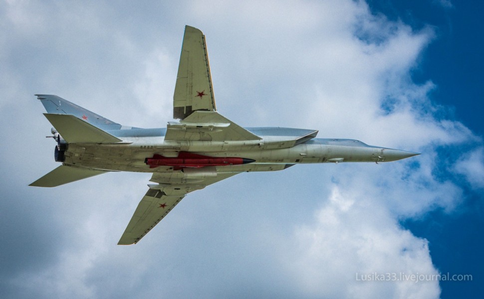 Oanh tạc cơ Tu-22M3 Nga thực hiện màn biểu dương lực lượng chưa từng có - Ảnh 6.
