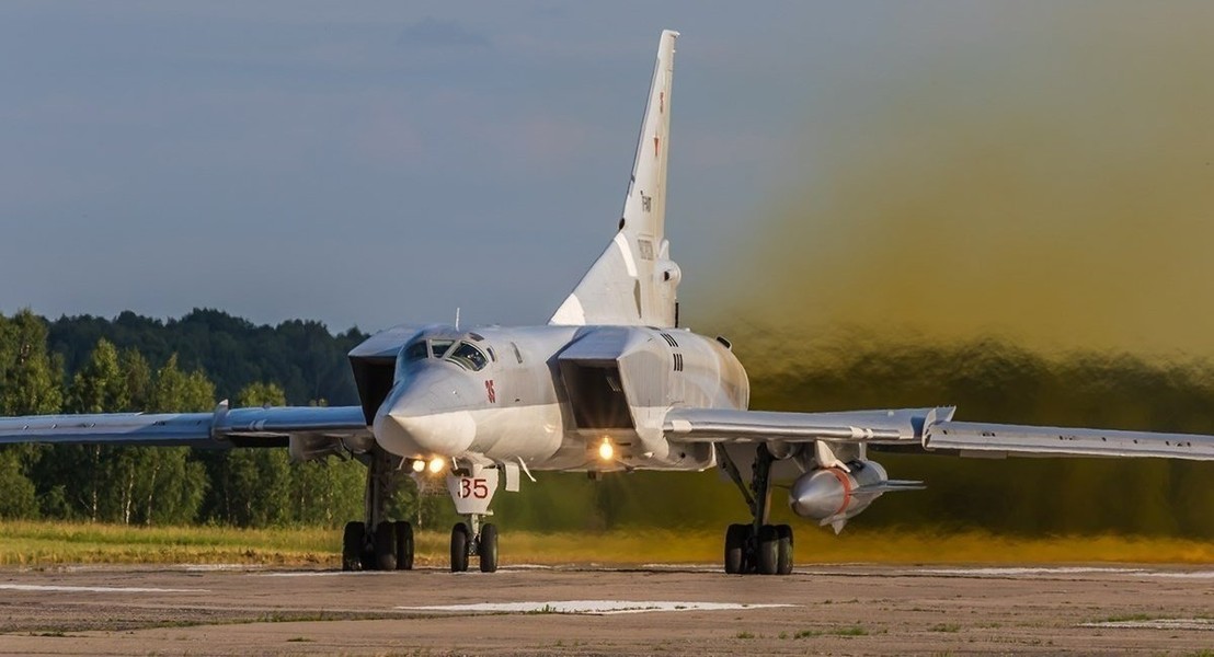 Oanh tạc cơ Tu-22M3 Nga thực hiện màn biểu dương lực lượng chưa từng có - Ảnh 7.
