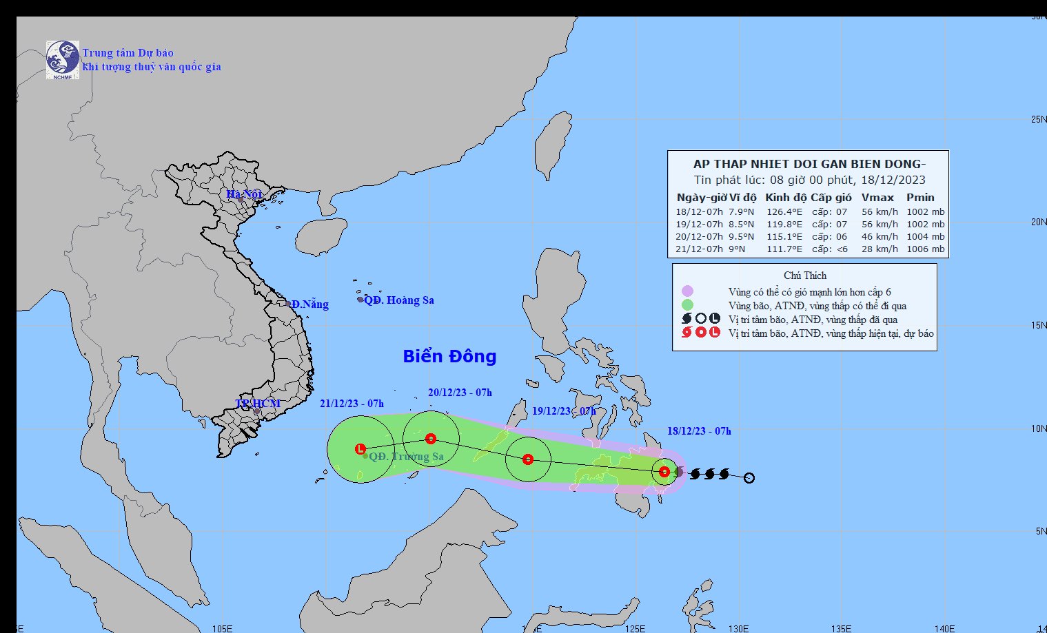 Tin bão mới nhất: Sáng sớm nay (18/12), bão Jelawat suy yếu trước khi vào Biển Đông - Ảnh 1.
